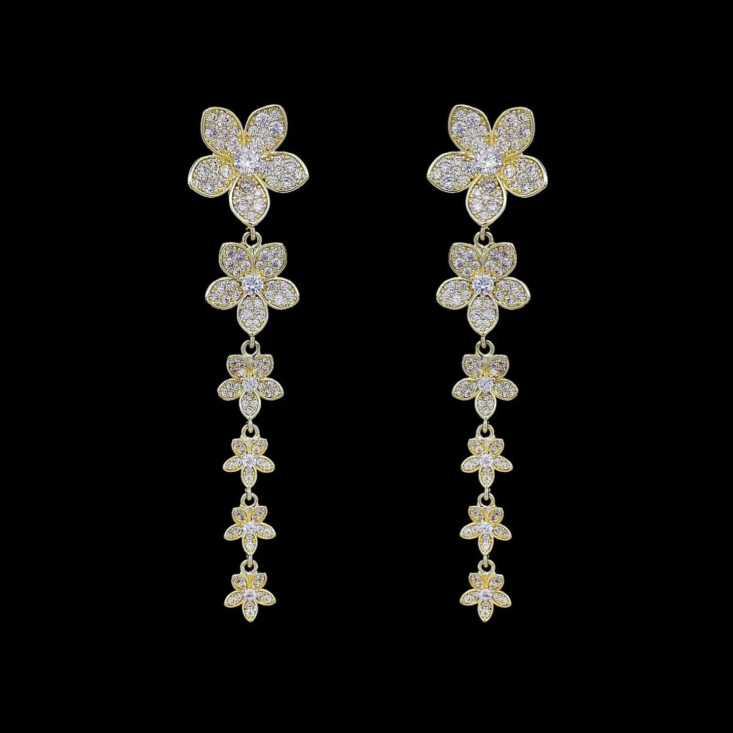 Goudkleurige bloemenwaterval oorbellen met zirkonia stenen  Victoria Valenza