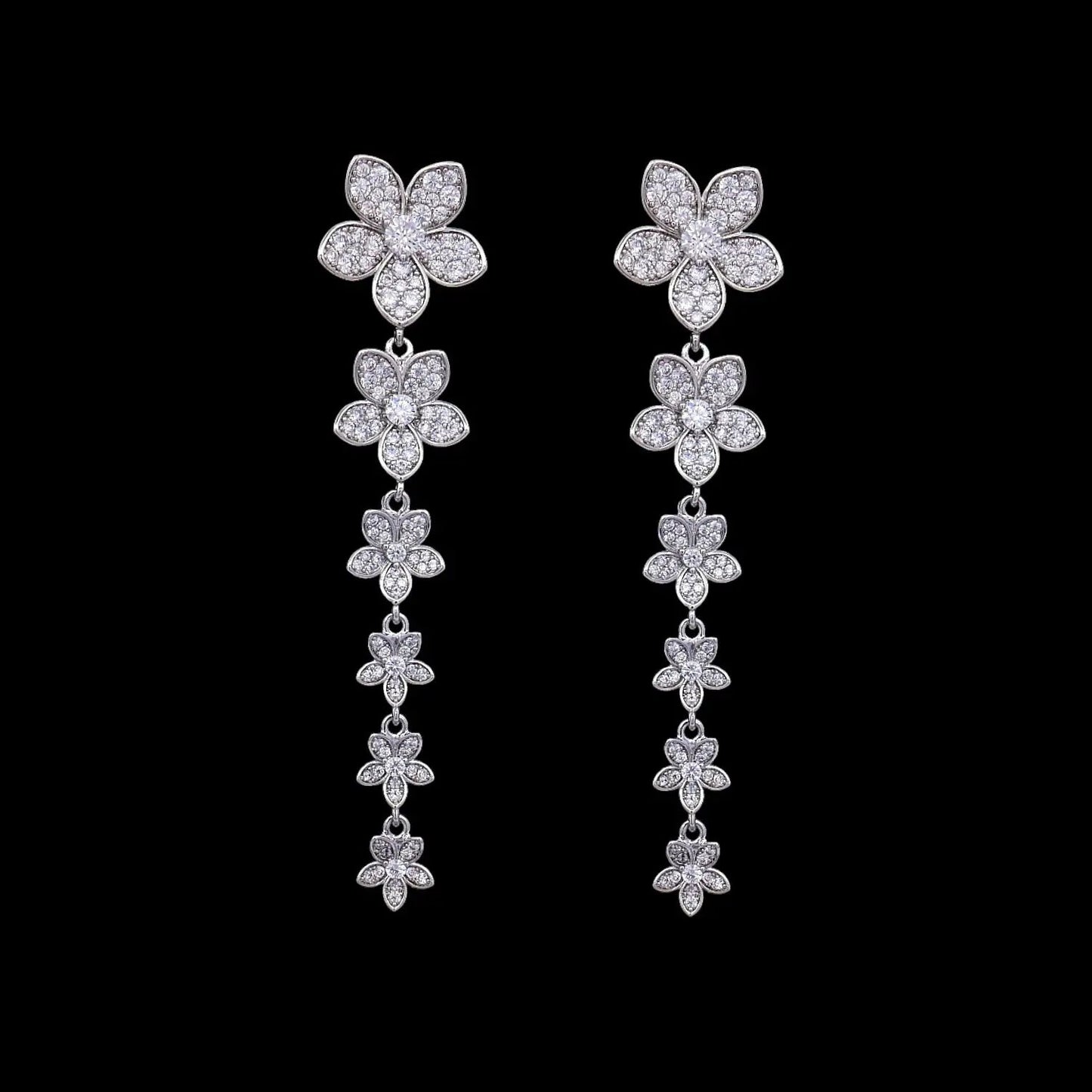 Zilverkleurige bloemenwaterval oorbellen met zirkonia stenen  Victoria Valenza