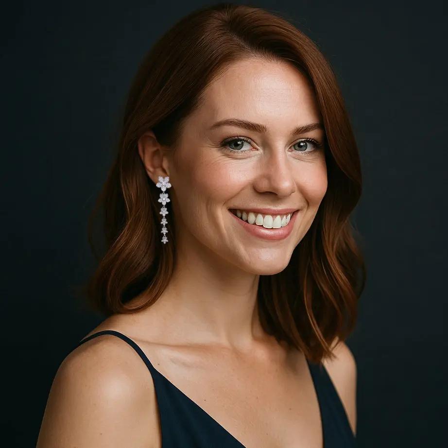 Zilverkleurige bloemenwaterval oorbellen met zirkonia stenen  Victoria Valenza