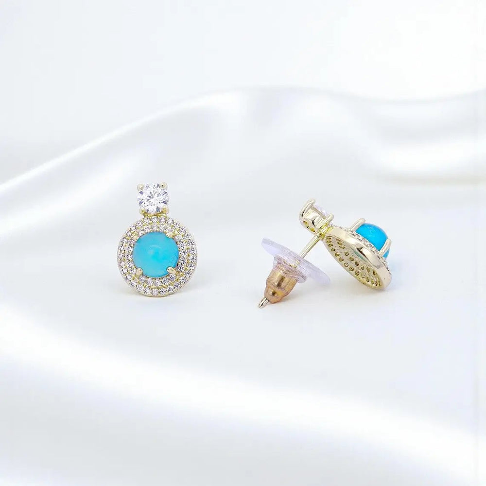 
                      
                        Goudkleurige fantasie oorbellen blauwe maansteen en zirkonia stenen  Victoria Valenza
                      
                    