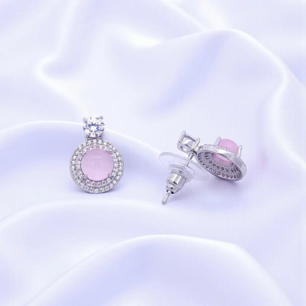 
                      
                        Zilverkleurige fantasie oorbellen roze maansteen en zirkonia stenen  Victoria Valenza
                      
                    