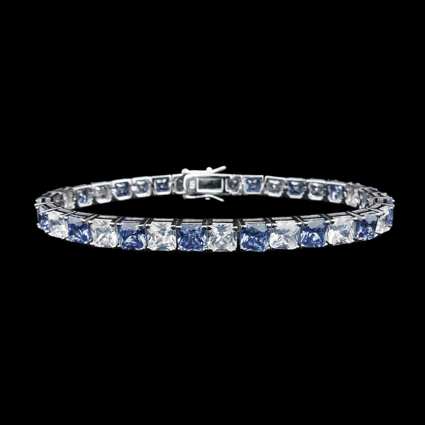 Zilveren luxe armband met tanzanietkleurige zirkonia stenen  Victoria Valenza