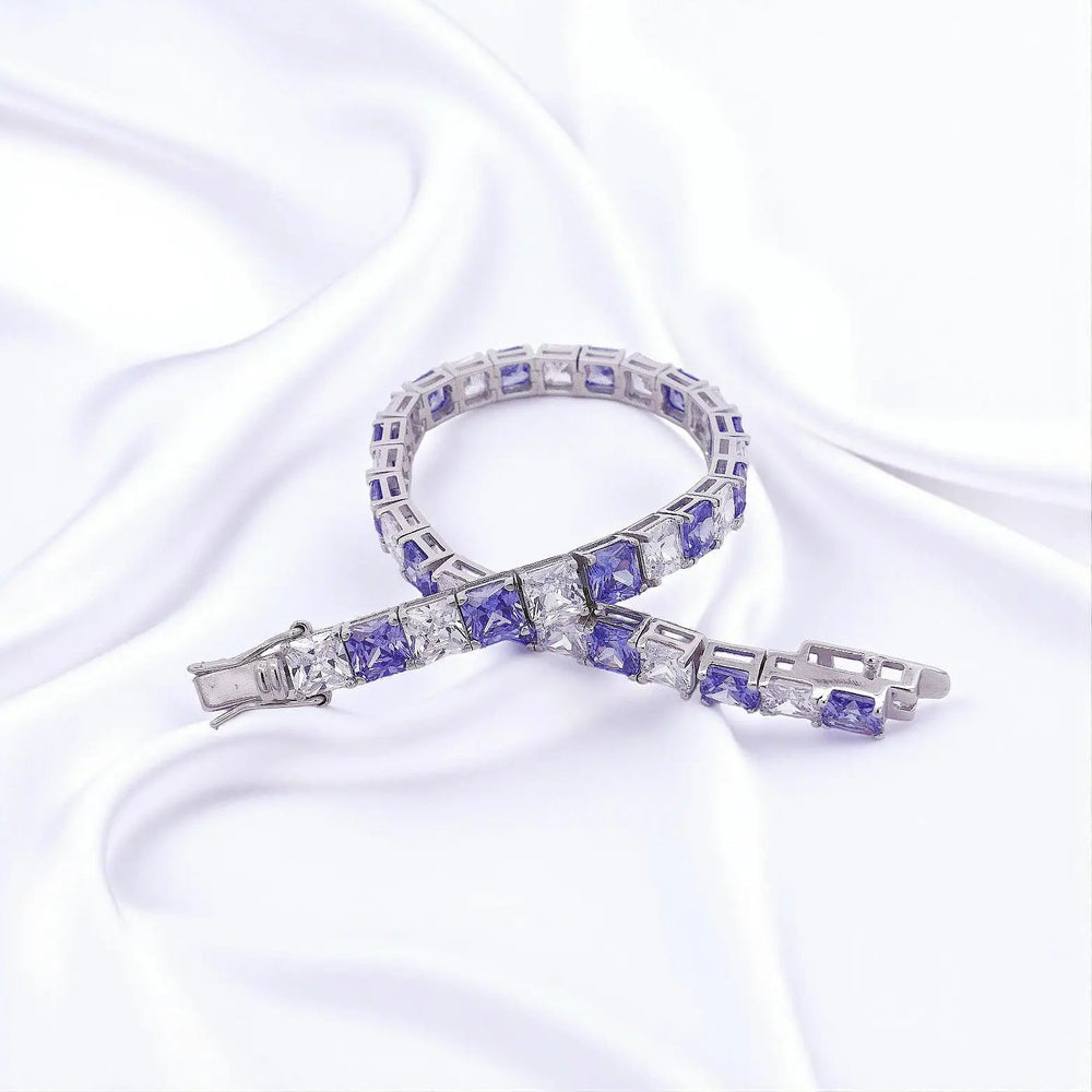 
                      
                        Zilveren luxe armband met tanzanietkleurige zirkonia stenen  Victoria Valenza
                      
                    