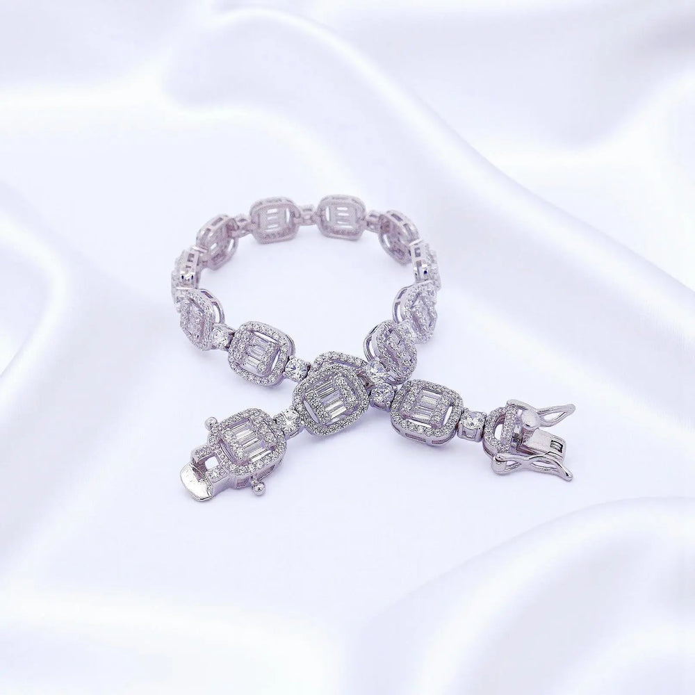 
                      
                        Zilveren fantasie armband met baquette zirkonia stenen  Victoria Valenza
                      
                    