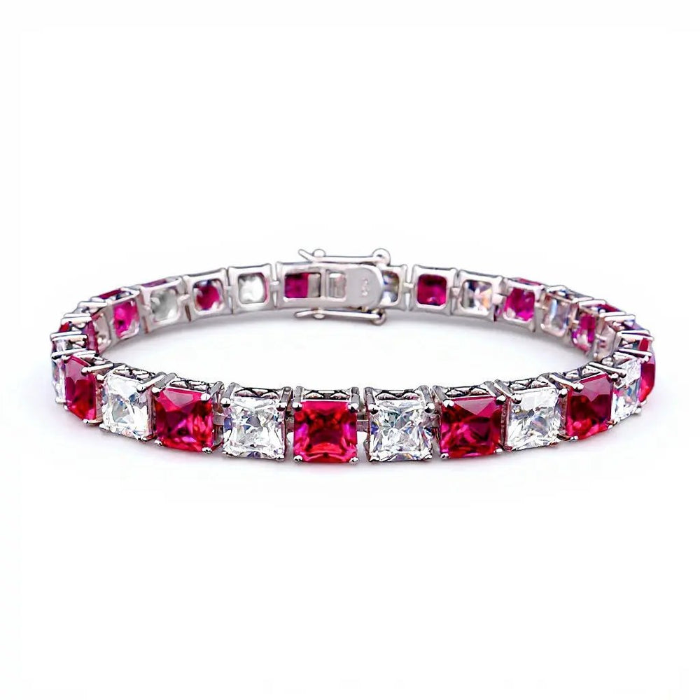 
                      
                        Zilveren luxe armband met rood-roze zirkonia stenen  Victoria Valenza
                      
                    
