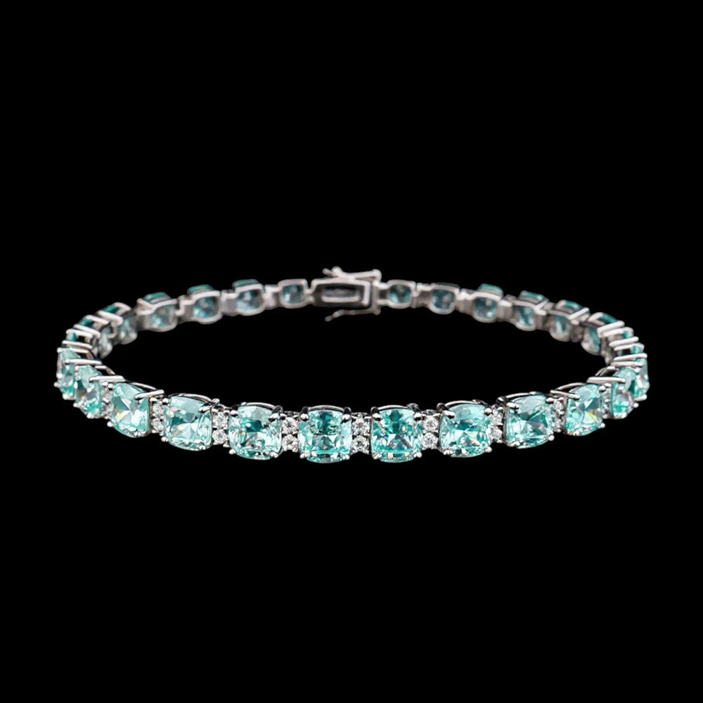 Zilveren armband met aquamarijnkleurige cushion zirkonia stenen  Victoria Valenza