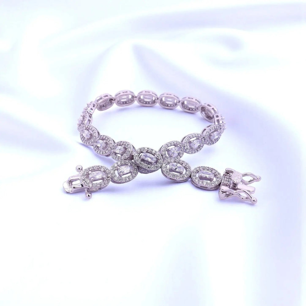 
                      
                        Zilveren ovaal entourage armband met zirkonia stenen  Victoria Valenza
                      
                    