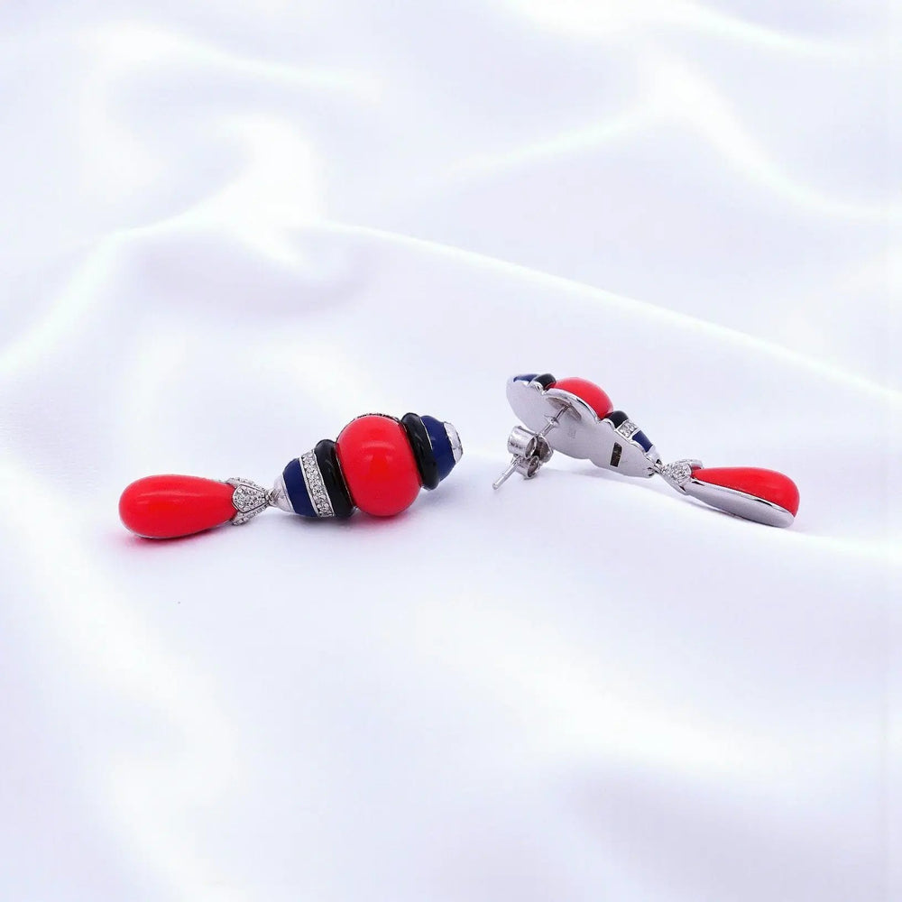 
                      
                        Zilveren oorbellen Art Deco stijl met bloedkoraal en zirkonia stenen  Victoria Valenza
                      
                    