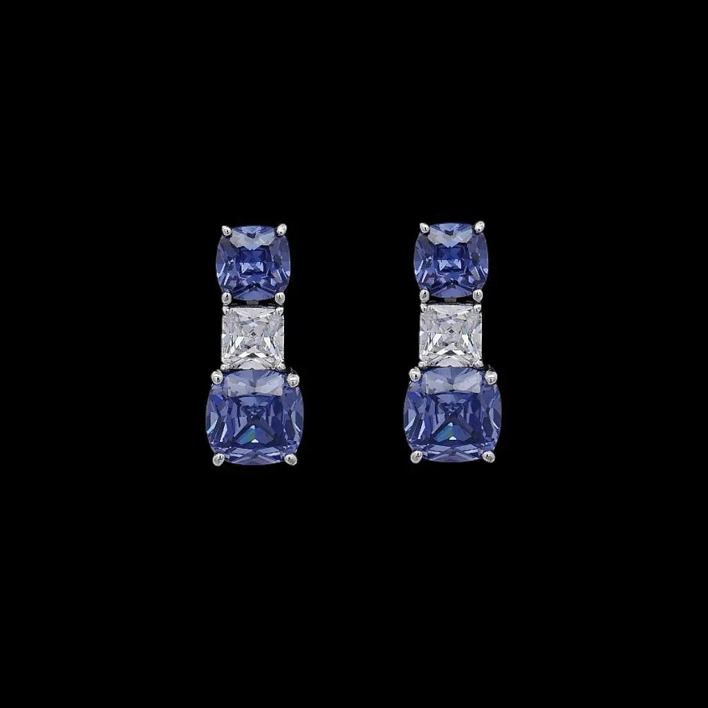Zilveren oorbellen met tanzanietkleurige cushion zirkonia stenen  Victoria Valenza