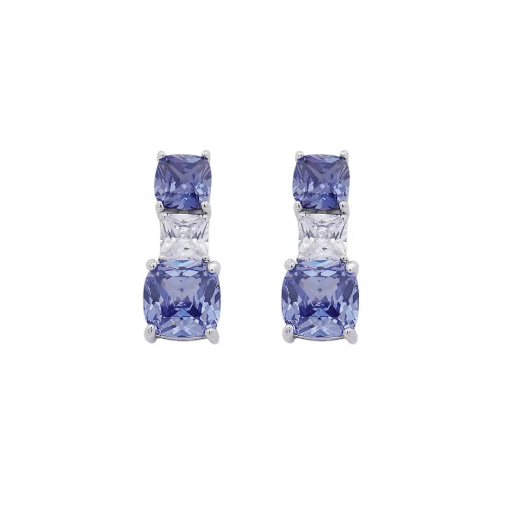 
                      
                        Zilveren oorbellen met tanzanietkleurige cushion zirkonia stenen  Victoria Valenza
                      
                    