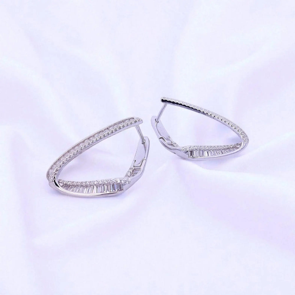 
                      
                        Zilveren fantasie oorbellen baquette zirkonia stenen  Victoria Valenza
                      
                    