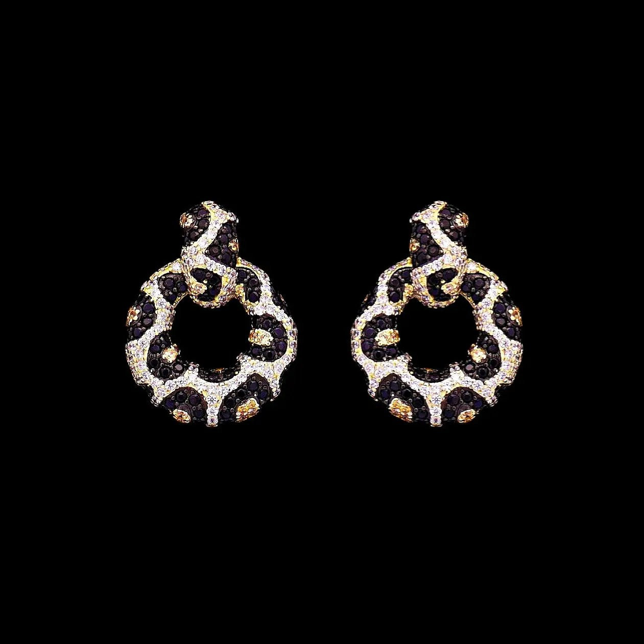 Verguld zilver cat oorbellen met zwarte zirkonia stenen  Victoria Valenza