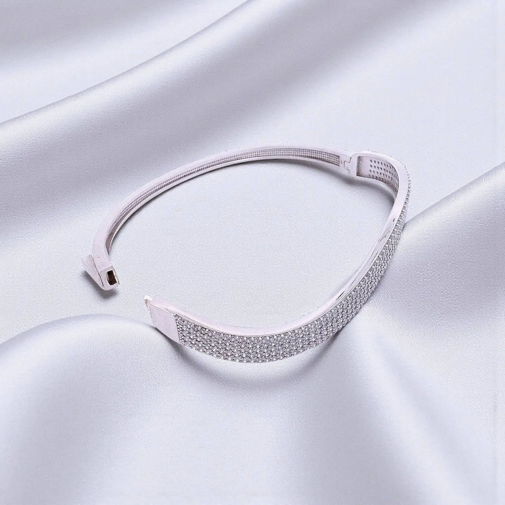 
                      
                        Zilveren slagarmband met pavé zirkonia stenen  Victoria Valenza
                      
                    