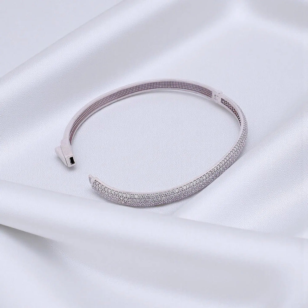 
                      
                        Zilveren slavenband met pavé zirkonia stenen  Victoria Valenza
                      
                    