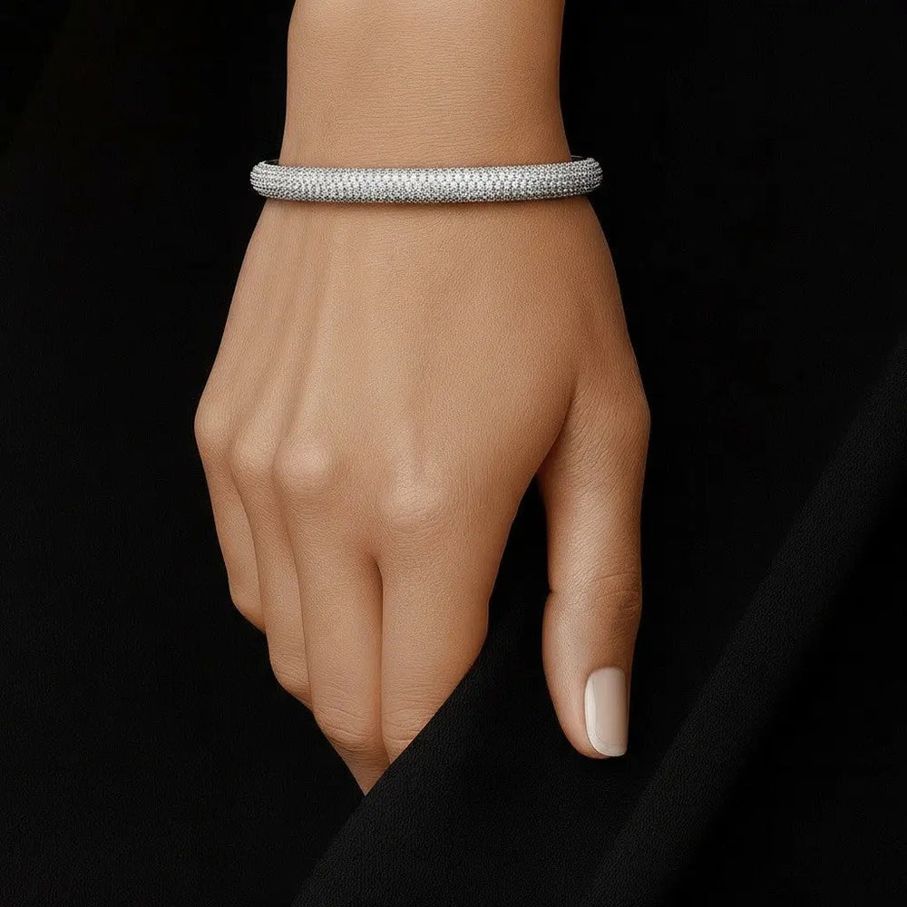 Zilveren slavenband met pavé zirkonia stenen  Victoria Valenza