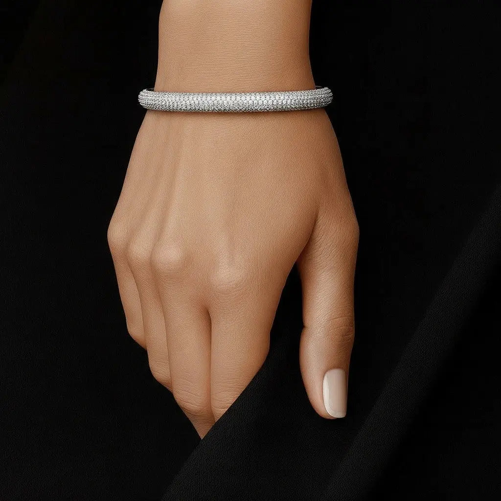 Zilveren slavenband met pavé zirkonia stenen  Victoria Valenza