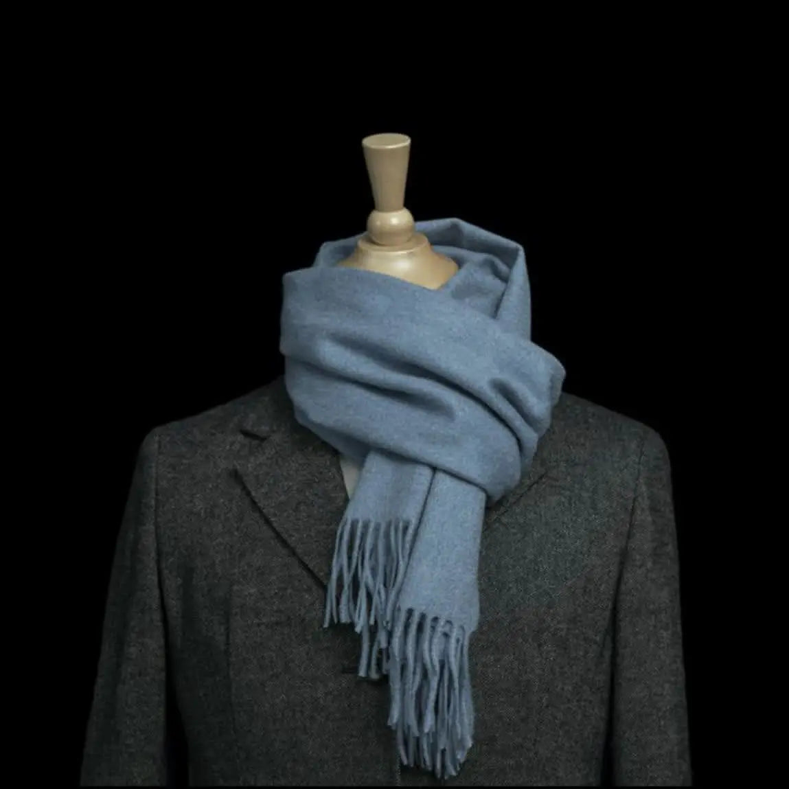 Duifblauwe cashmere sjaal om paspop – elegante luxe sjaal met franjes voor dames