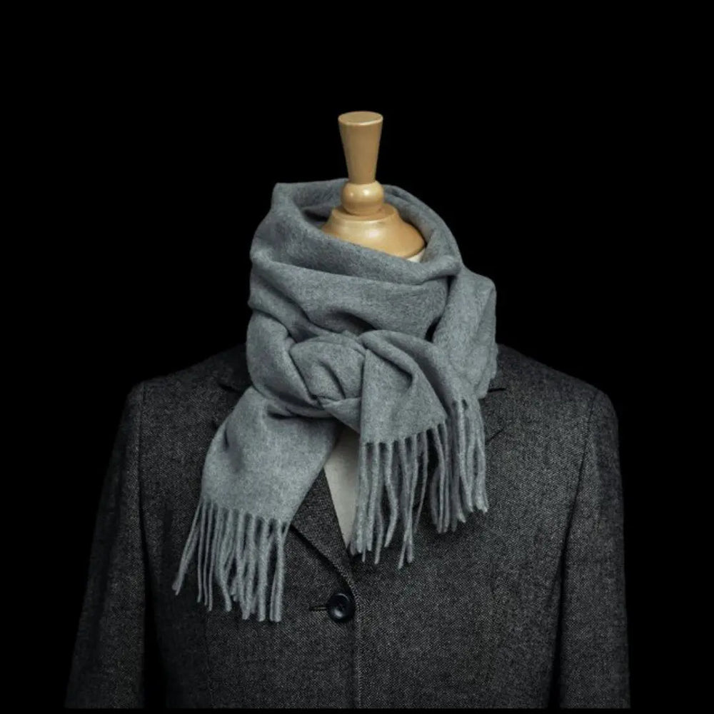 Verkeersgrijs A cashmere sjaal om jas – elegante premium dames sjaal met franjes