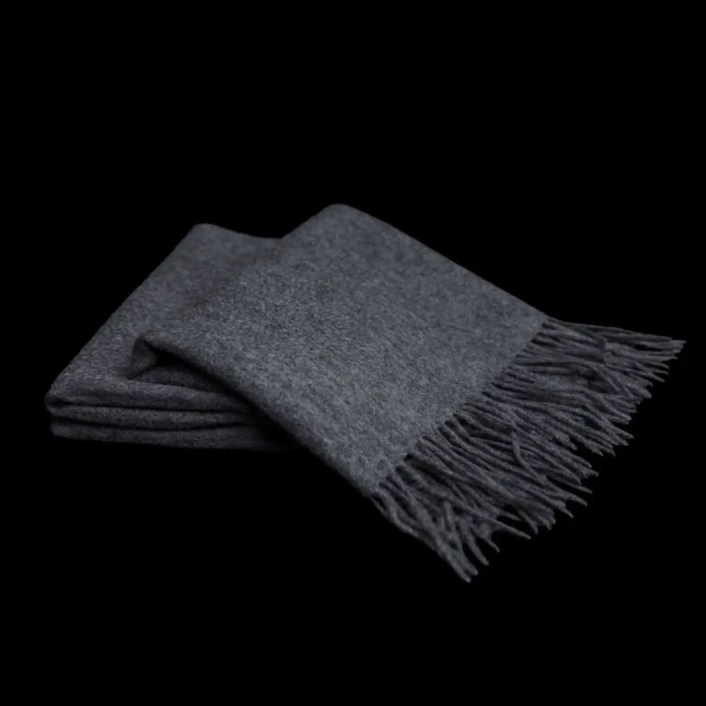 Large cashmere sjaal in Basaltgrijs – 100% kasjmier met franjes 200 × 70 cm