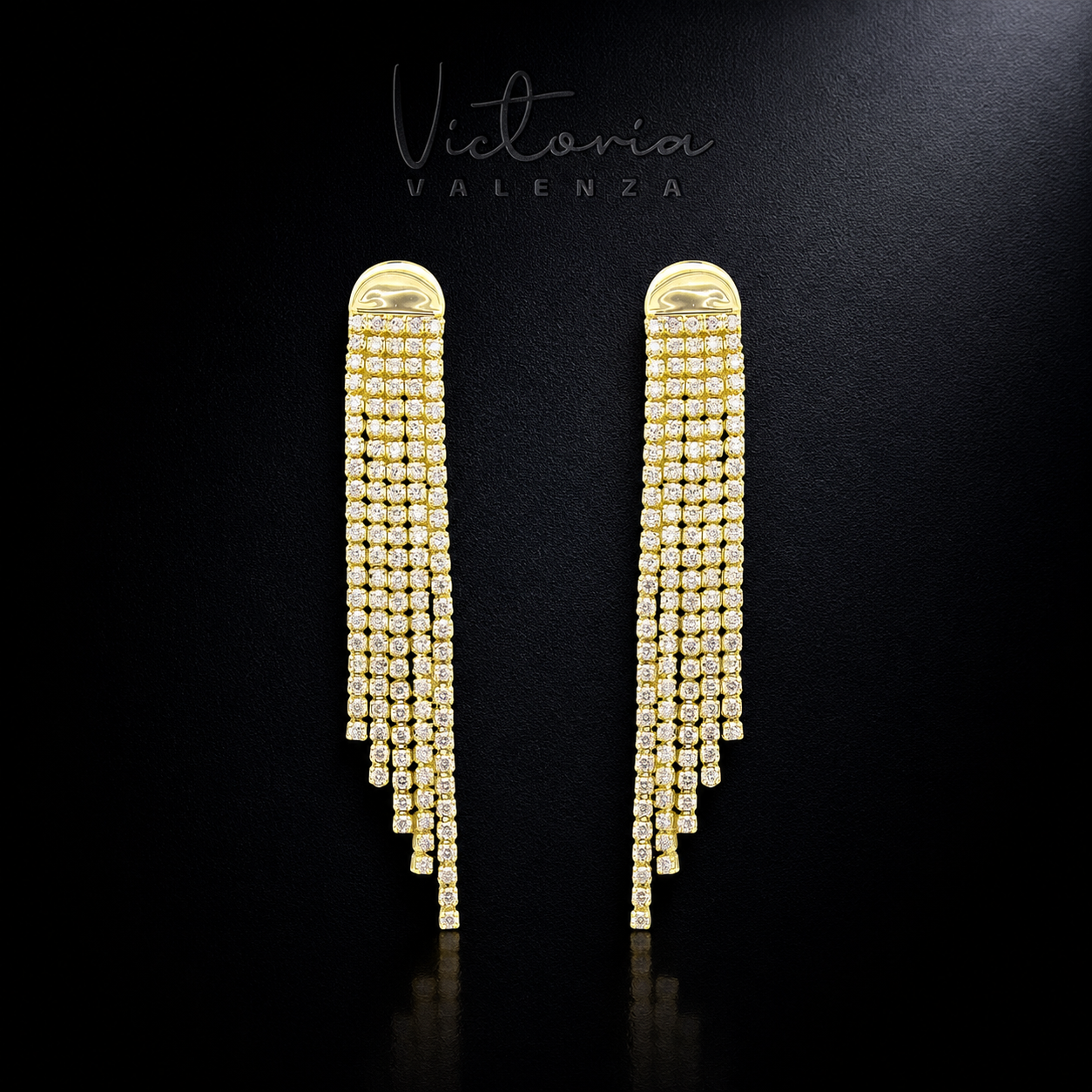 Goudkleurige Cascade Oorbellen met Zirkonia Stenen | Victoria Valenza