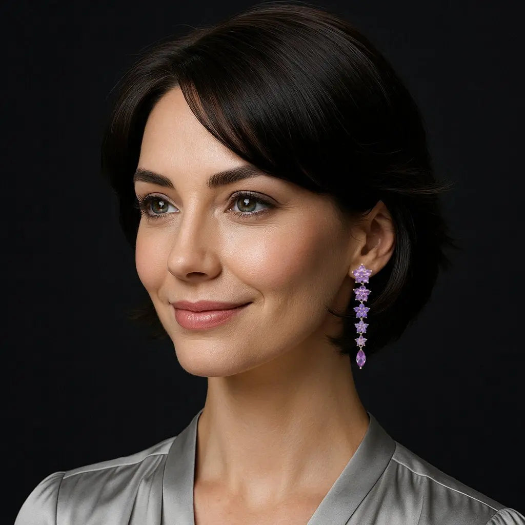 Goudkleurige avondbloem oorbellen met paarse zirkonia stenen  Victoria Valenza