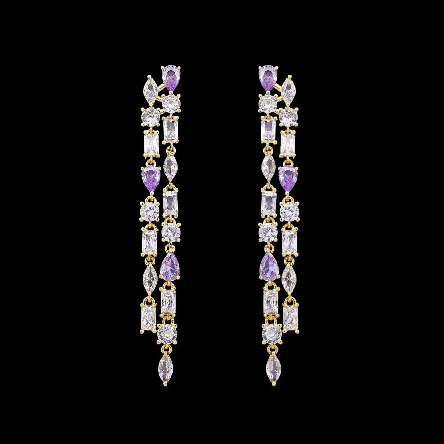 Goudkleurige lange oorbellen met paarse en witte zirkonia stenen  Victoria Valenza