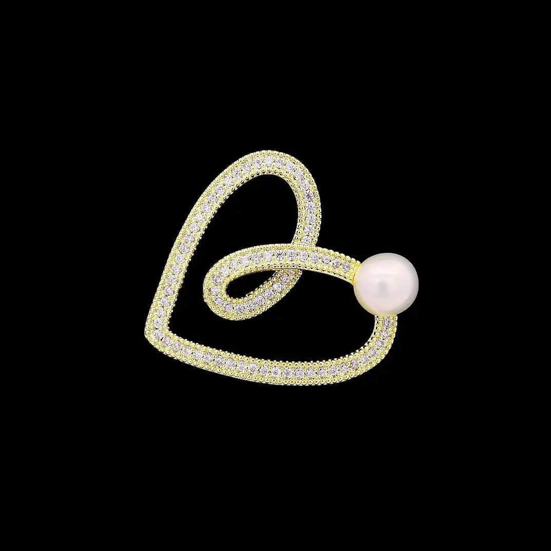 Goudkleurige opengewerkte hart broche met zoetwaterparel van 6.6 mm en zirkonia stenen | Victoria Valenza