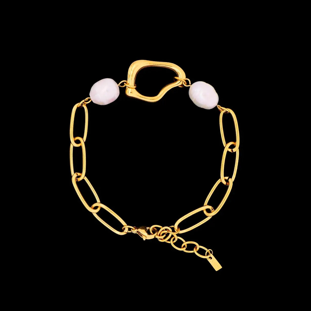 Goudkleurige RVS armband met zoetwaterparels