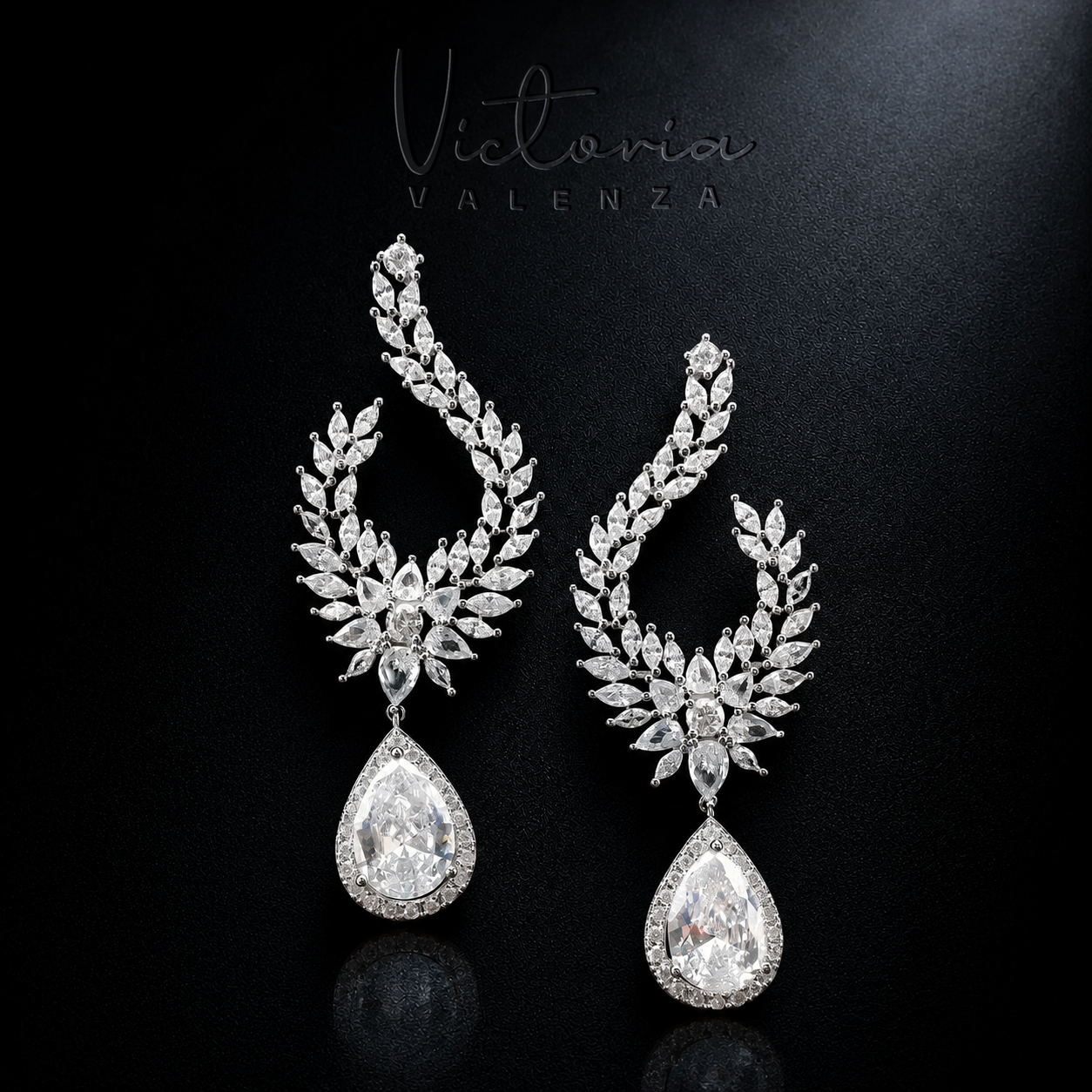 Zilverkleurige waterval oorhangers met zirkonia's - Victoria Valenza