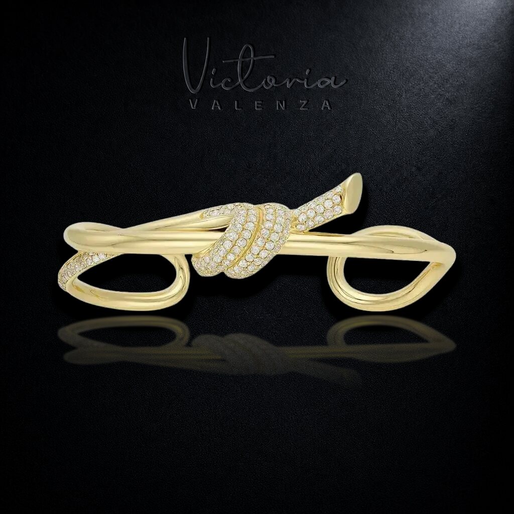 Goudkleurige Knot Armband met Zirkonia Stenen | Victoria Valenza