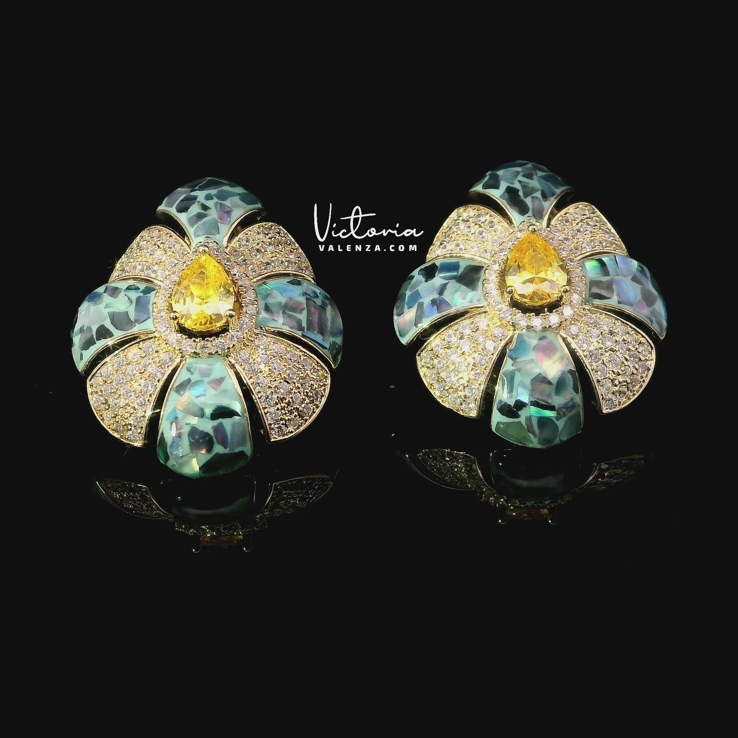 Boucles d'oreilles pendantes plaquées or avec nacre bleu-vert et pierres de zircone jaunes et blanches