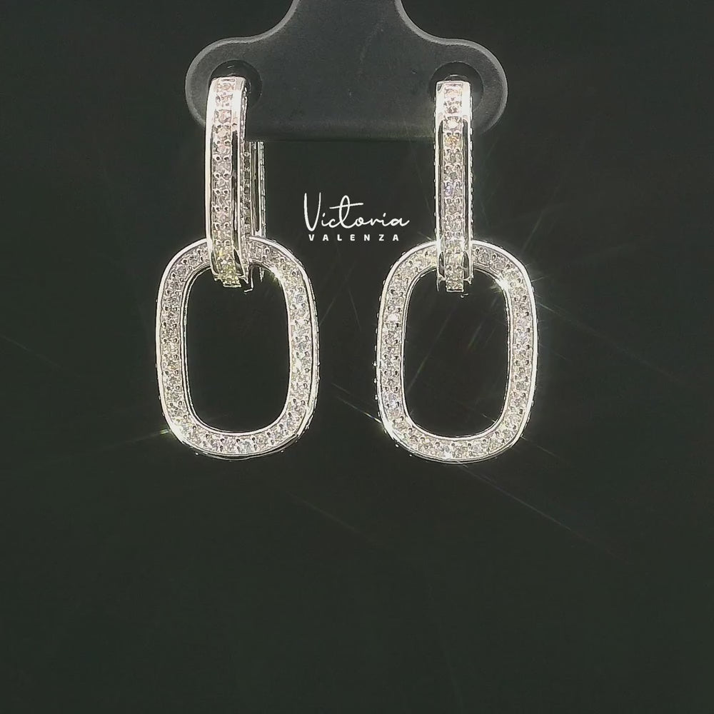 Boucles d'oreilles à maillons argentés avec zircones