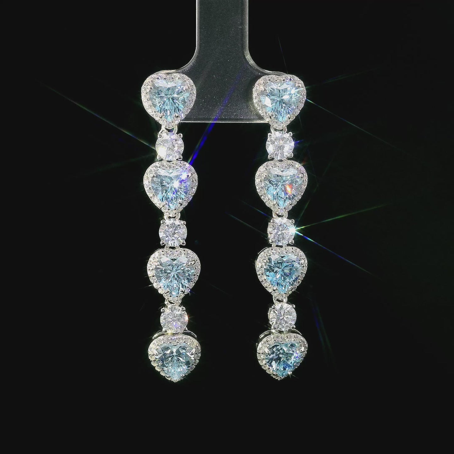 Boucles d'oreilles longues en argent avec pierres en zircone bleue