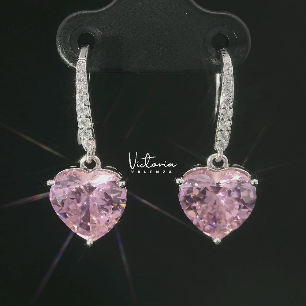 
                      
                        Charger et lire la vidéo dans la visionneuse de la galerie, Boucles d&amp;#39;oreilles coeur en argent avec zircone rose
                      
                    