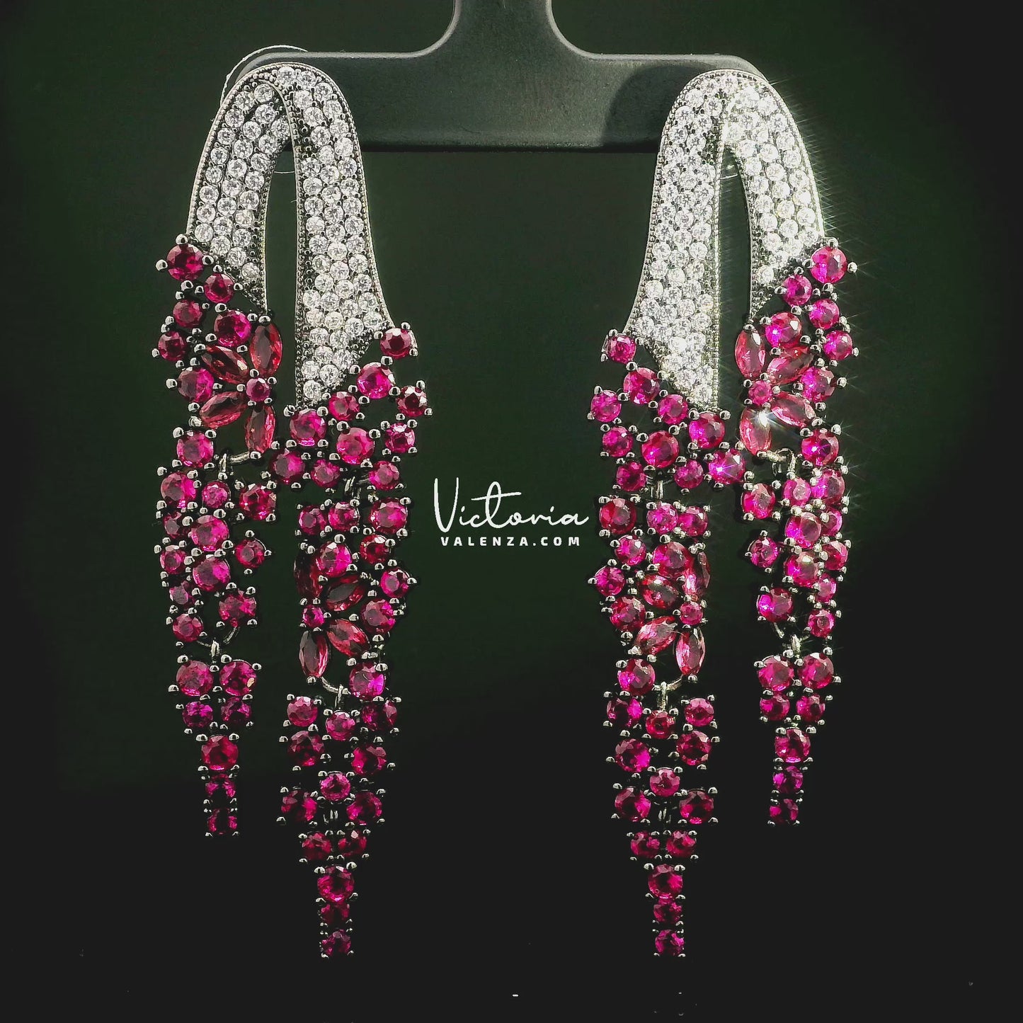 Boucles d'oreilles longues avec zircones roses