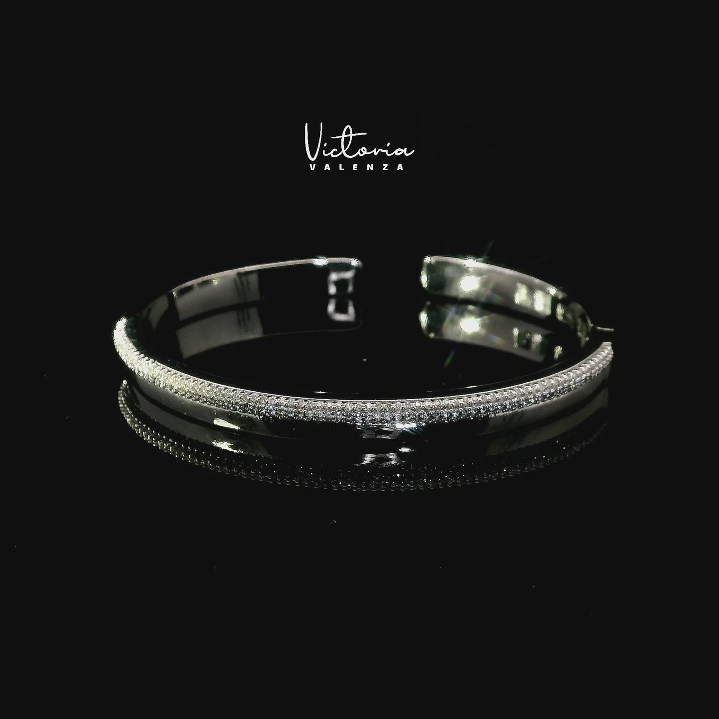 Bracelet argenté avec pierres pavées de zircones