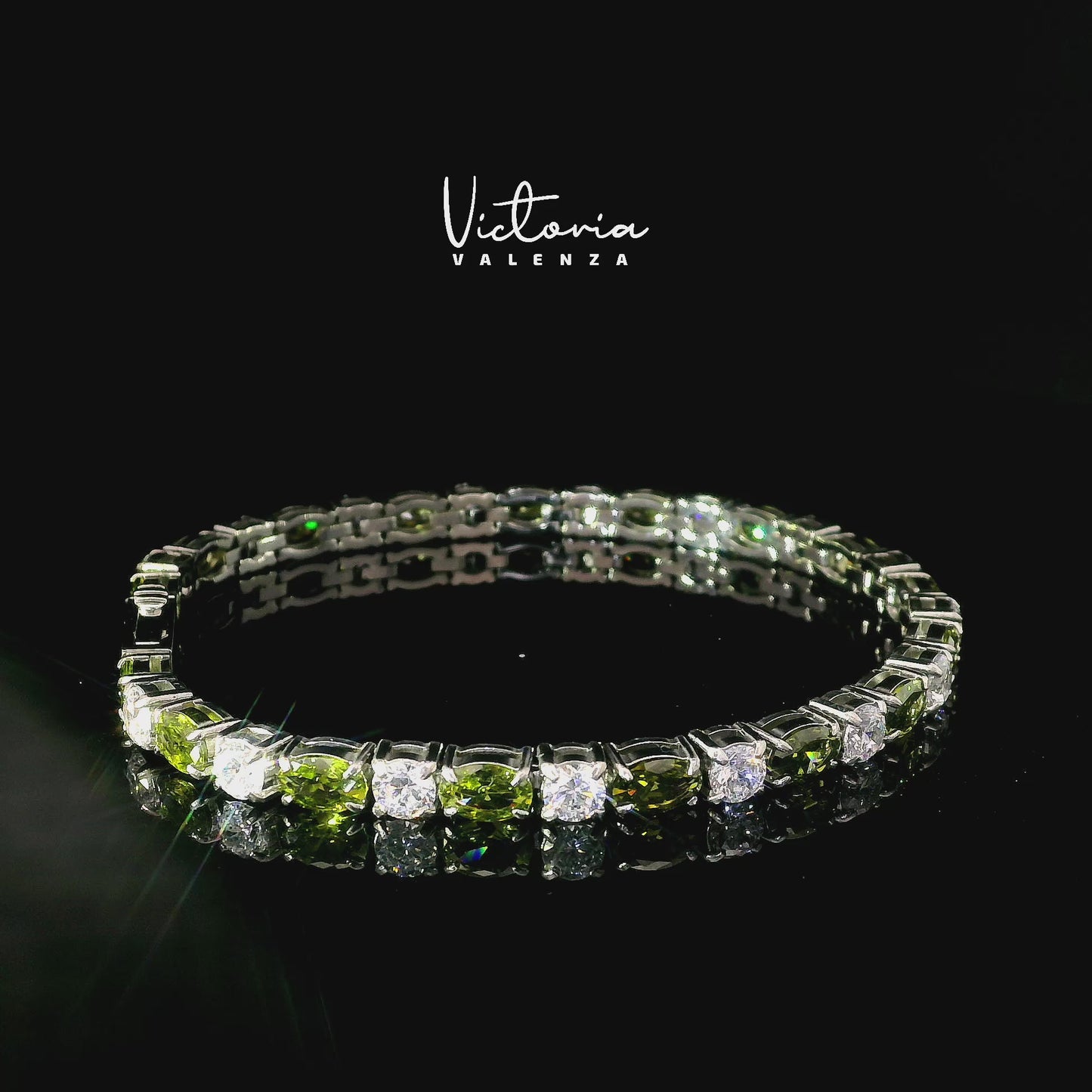 Bracelet en acier inoxydable avec pierres de zircone vert olive et blanches