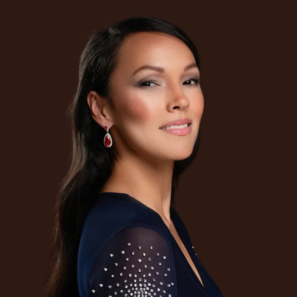 Zilverkleurige Neroli oorbellen met rode zirkonia's - Victoria Valenza