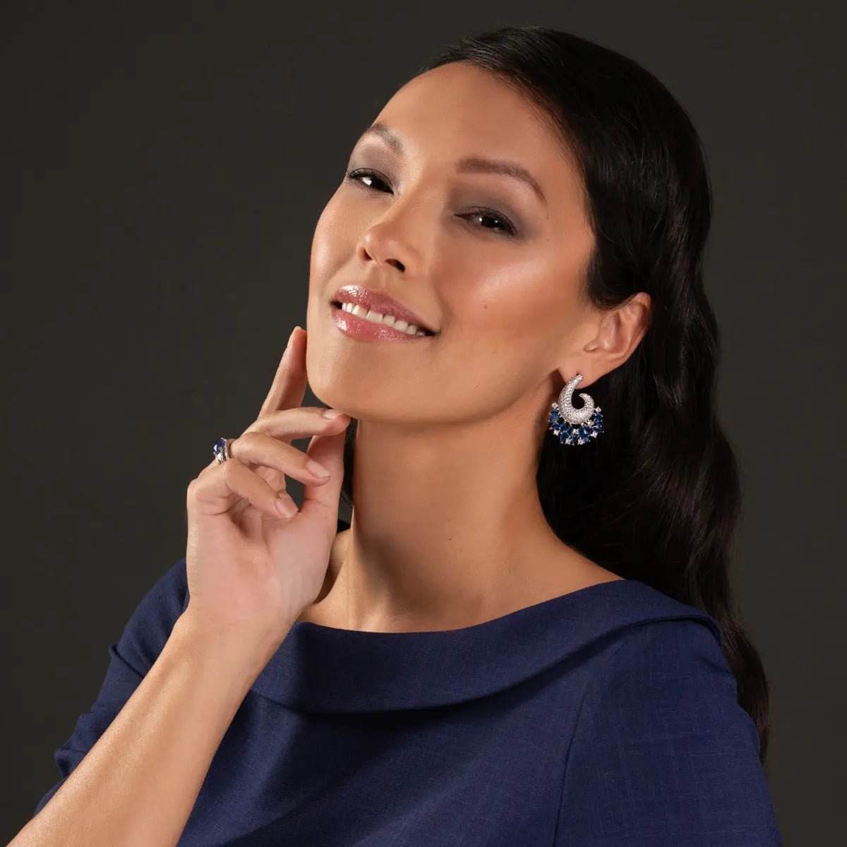 Zilverkleurige Glamour Oorbellen met Blauwe Zirkonia stenen - Victoria Valenza