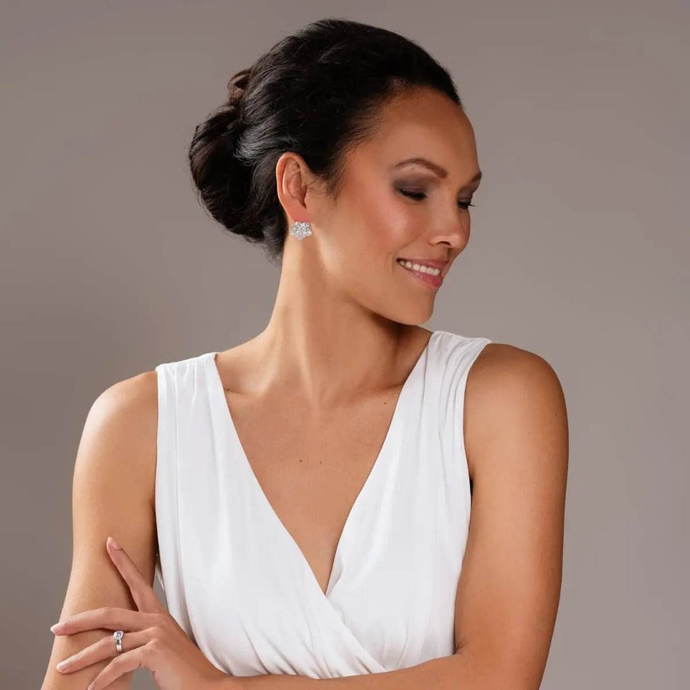 Zilverkleurige bloem oorbellen met zirkonia's - Victoria Valenza