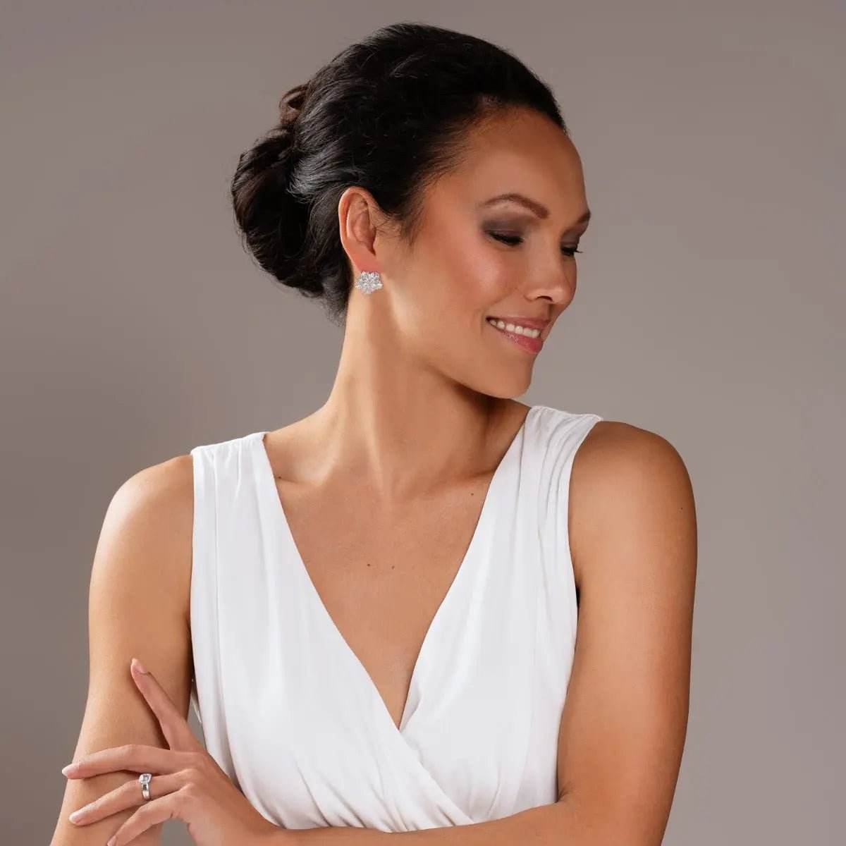 Zilverkleurige bloem oorbellen met zirkonia's - Victoria Valenza